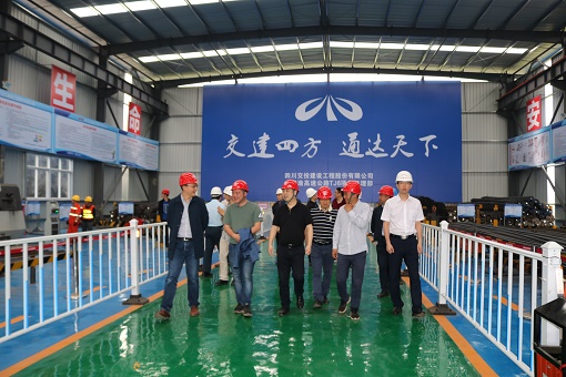 省交通廳質(zhì)監(jiān)局副局長鄒南一行赴公司路面分公司承建成資渝TJ6標(biāo)項(xiàng)目開展監(jiān)督調(diào)研