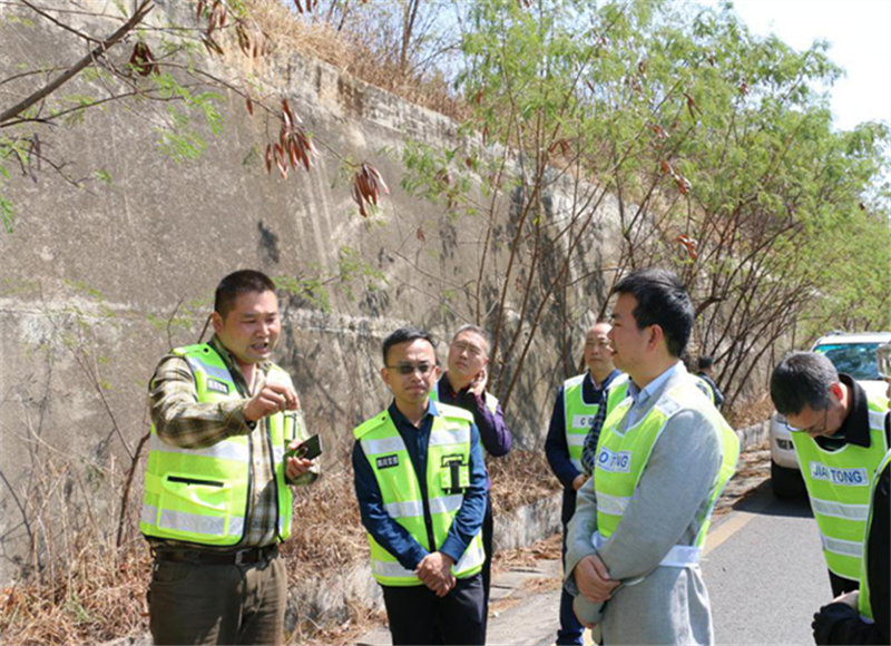 公司董事郜進(jìn)良一行赴 攀田路、瀘黃路實(shí)地調(diào)研并指導(dǎo)工作