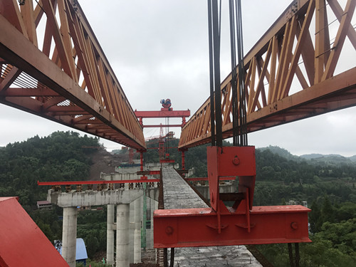 成資渝高速TJ5項(xiàng)目順利完成首件T梁架設(shè)