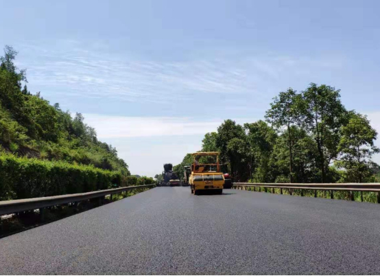 G5京昆高速公路綿廣段路面維修工程二階段（進川向）路面坑凼修補任務(wù)順利完成