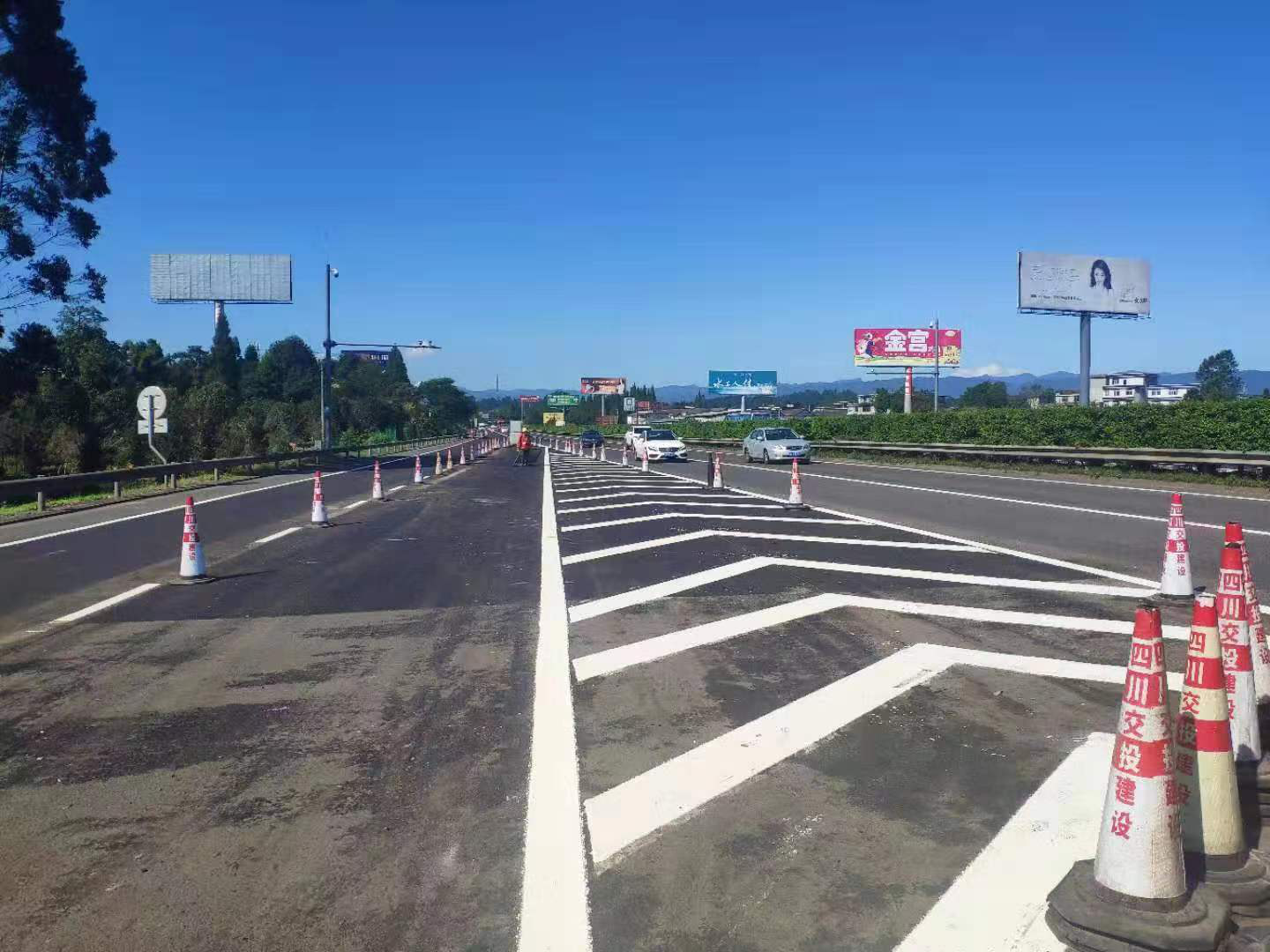 成雅高速邛名匝道提前完成施工任務(wù)