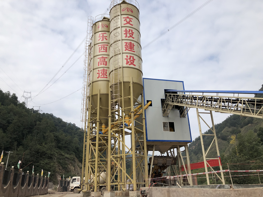 公司樂西S2-1項(xiàng)目部2#拌合站正式試機(jī)