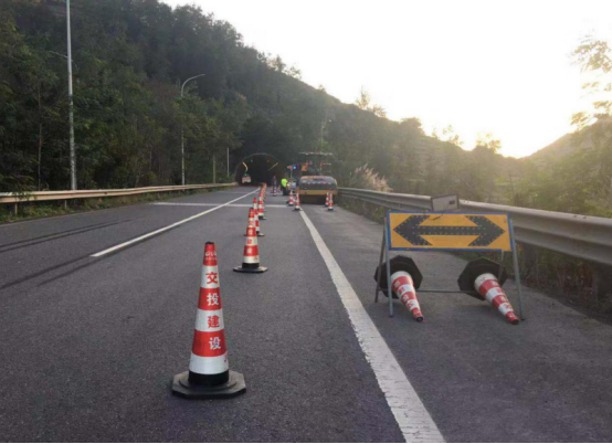 G65達(dá)陜高速公路2019年路面病害處治工程試驗(yàn)段正式進(jìn)場(chǎng)施工