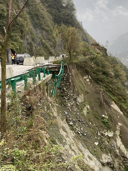 G213線映秀至汶川段一碗水路基垮塌應(yīng)急搶險工程正式進(jìn)場