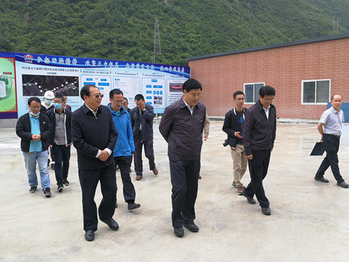 省委常委、政法委書記鄧勇一行調(diào)研康新K1-1項目_副本.jpg