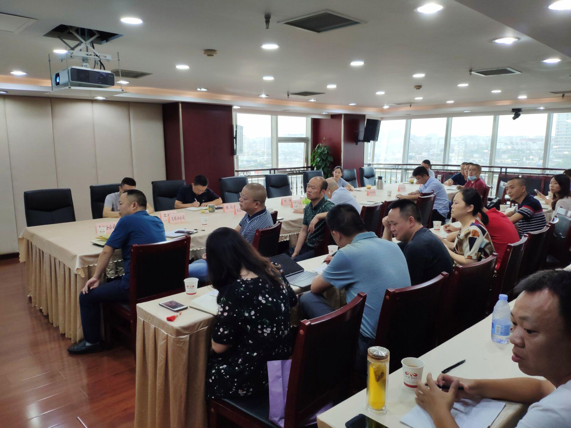 公司組織召開3D智能攤鋪機自動控制系統(tǒng)應(yīng)用推廣會
