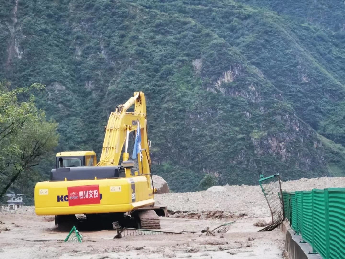都汶高速突發(fā)泥石流 四川交投建設火速搶險救援