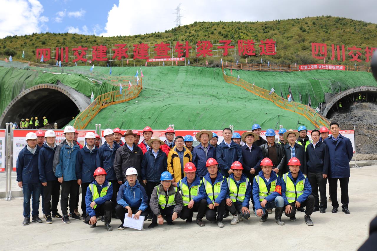 四川省副省長楊洪波赴久馬高速TJ8項目檢查調(diào)研工作