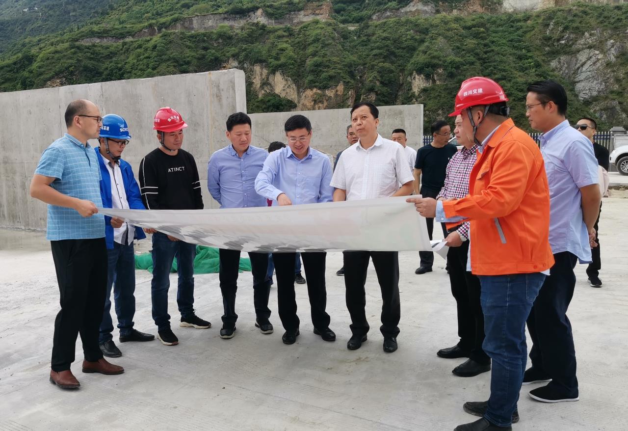 省交通廳副廳長寧堅一行調(diào)研瀘石高速推進情況