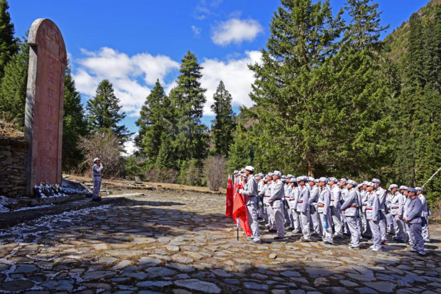 海拔3500米，沿著久馬高速重走紅軍長征路 ——四川交建黨史學習教育紀實