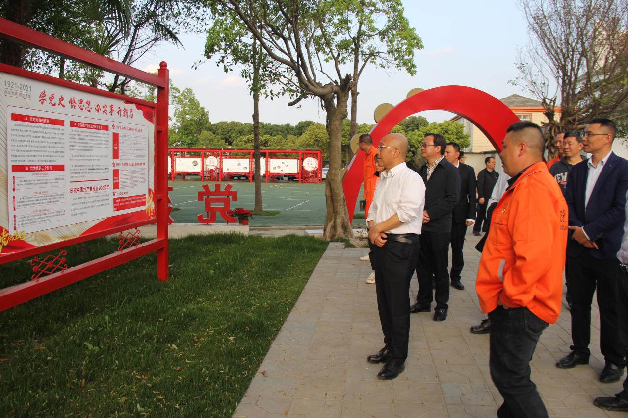 四川交投集團(tuán)黨委委員、董事李永林一行參觀黨建文化公園.JPG