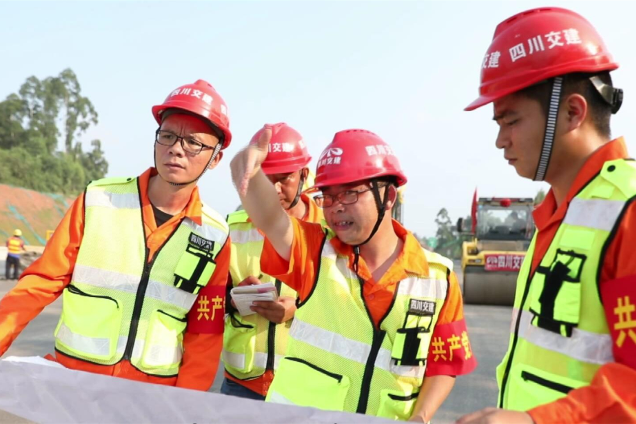 學(xué)黨史開好新局 “紅袖標(biāo)”奮勇爭先——四川交建公路分公司成樂擴(kuò)容項(xiàng)目黨支部黨史學(xué)習(xí)教育促生產(chǎn)見成效
