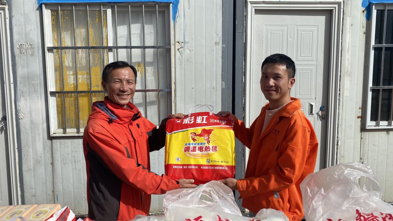 久馬高速TJ6贈(zèng)送慰問(wèn)品.JPG