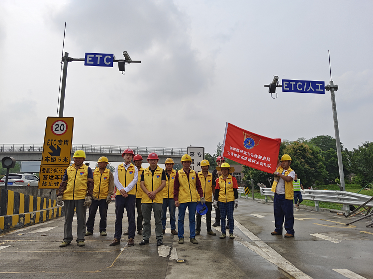 高路建筑公司圓滿完成成都繞城高速（G4202）機(jī)場立交D出口搶險(xiǎn)工程施工