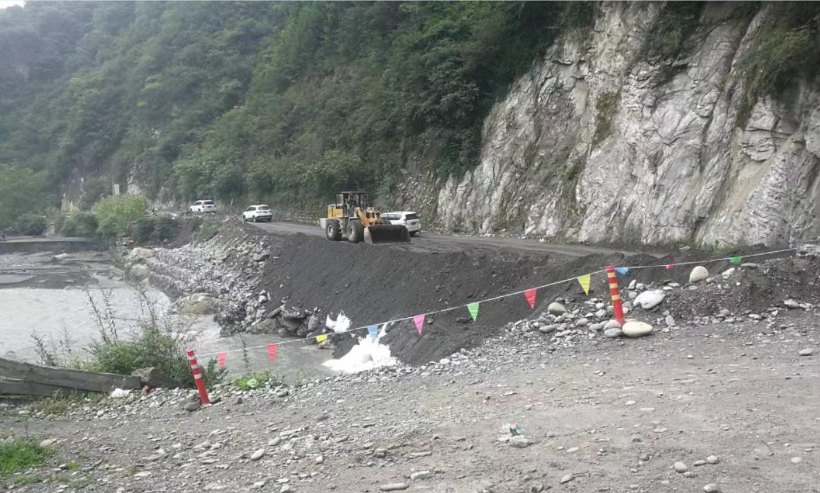 交建集團(tuán)順利搶通S301線平武段受阻道路