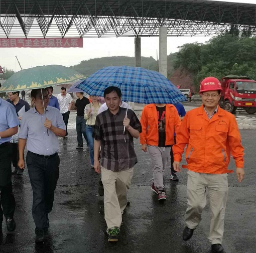 省交通運(yùn)輸廳黨組成員、紀(jì)檢組組長(zhǎng)杜世相一行赴建設(shè)公司承建資陽(yáng)城南大道項(xiàng)目現(xiàn)場(chǎng)調(diào)研指導(dǎo)工作