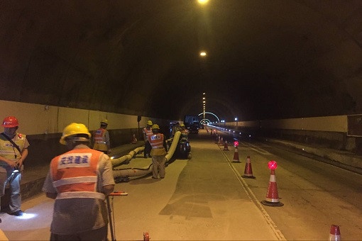 交綠分公司承建達(dá)陜高速公路大巴山隧道水泥砼路面黑化處治工程正式進(jìn)場(chǎng)施工