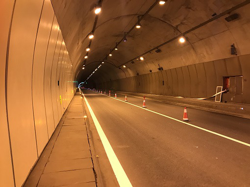 養(yǎng)護(hù)分公司承建雅西高速泥巴山隧道水泥砼路面改造工程全面完工