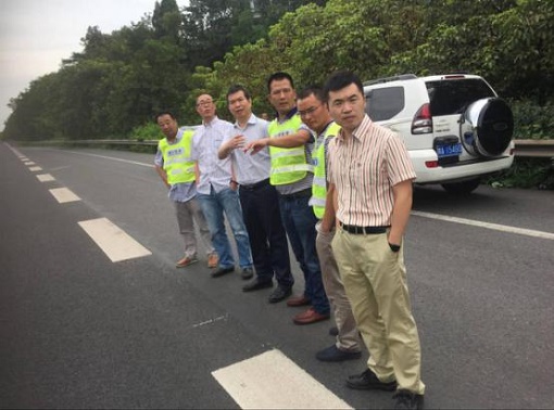 公司董事郜進良赴公司承建宜水路罩面工程現(xiàn)場調(diào)研指導(dǎo)工作